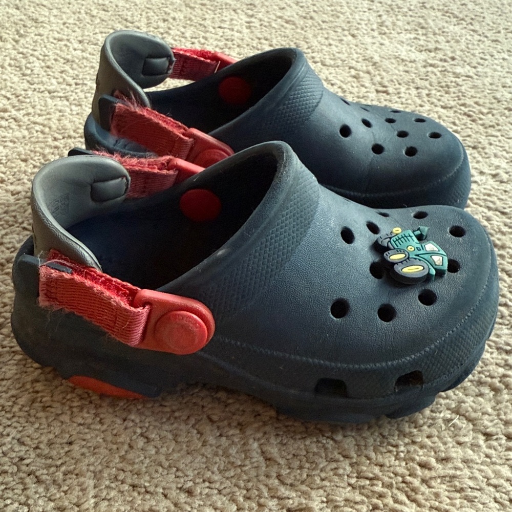 Crocs toddler size 8 EUC